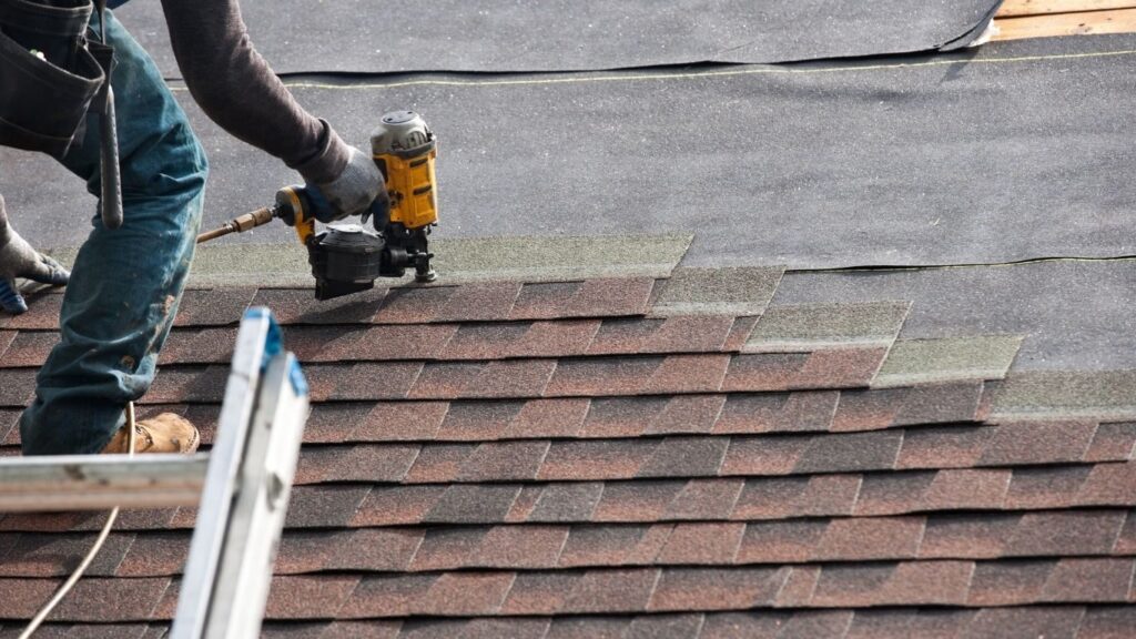 asphalt shingle roofing vs metal roofing